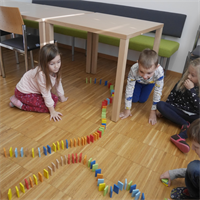 Kindergarten+-+Gruppe+1+-+Dominowege+legen+%5b001%5d