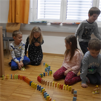 Kindergarten+-+Gruppe+1+-+Dominowege+legen+%5b002%5d
