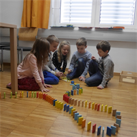 Kindergarten+-+Gruppe+1+-+Dominowege+legen+%5b004%5d