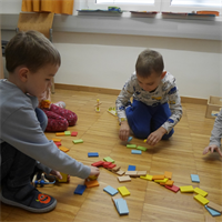 Kindergarten+-+Gruppe+1+-+Dominowege+legen+%5b005%5d